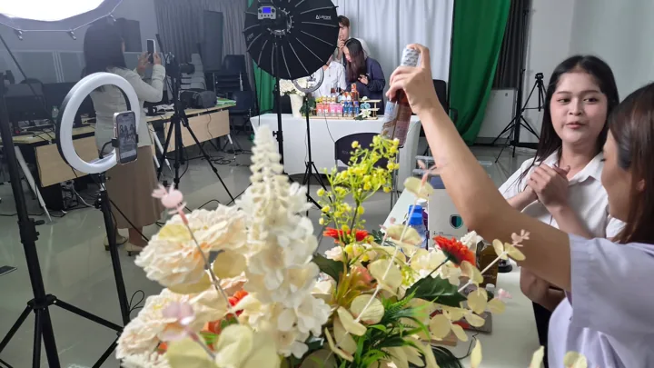 รายละเอียดระหว่างการทำงานหน้ากล้อง