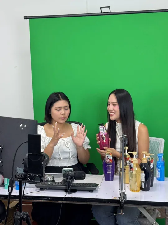 การเตรียมฉากและสินค้าเพื่อการนำเสนอ